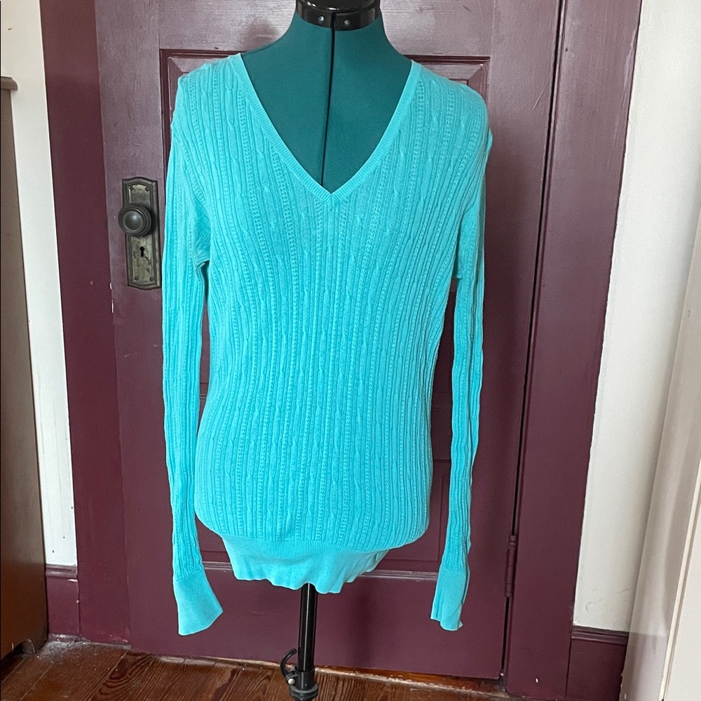 Women's V-Neck Lifhtweight Cable Knit Sweater - Turquoise